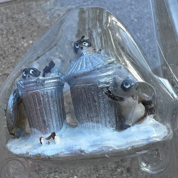 Lemax No. 97528 2004 Trash Bandits Raccoons Figurine and Archway Fence Set - Picture 5 of 10